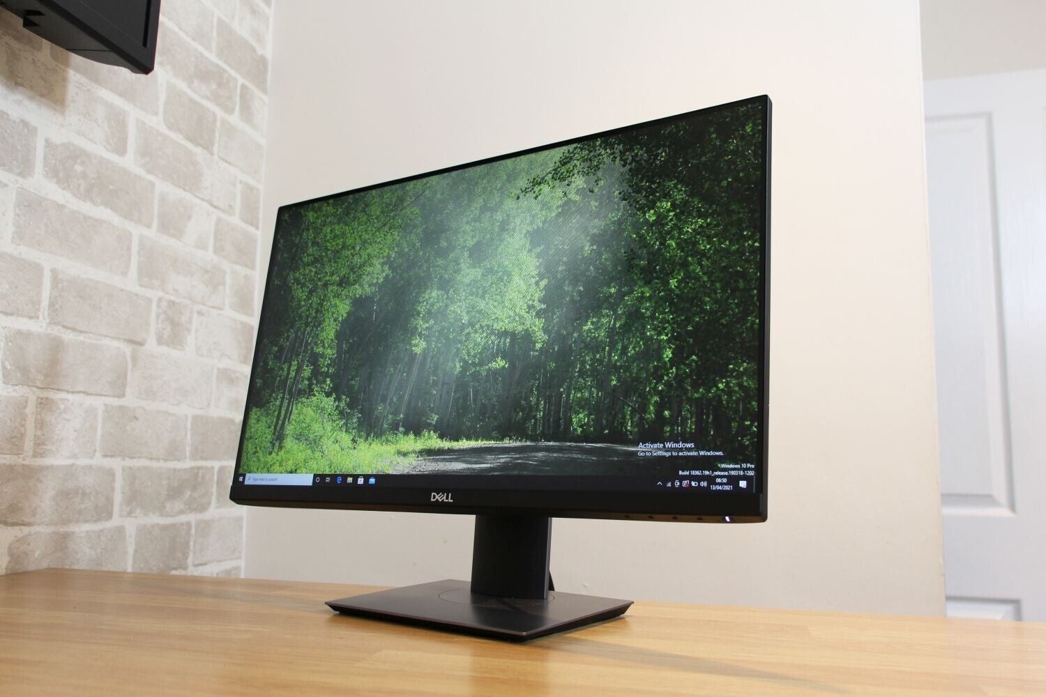 Dell P2319H 23in. FullHD 1920X1080 LED LCD IPS Monitor - Black